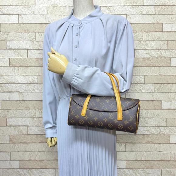 LOUIS VUITTON Authentic Brown Monogram Canvas Bag - Picture 2 of 10